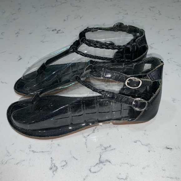 Naughty Monkey Sandals - Picture 3 of 7